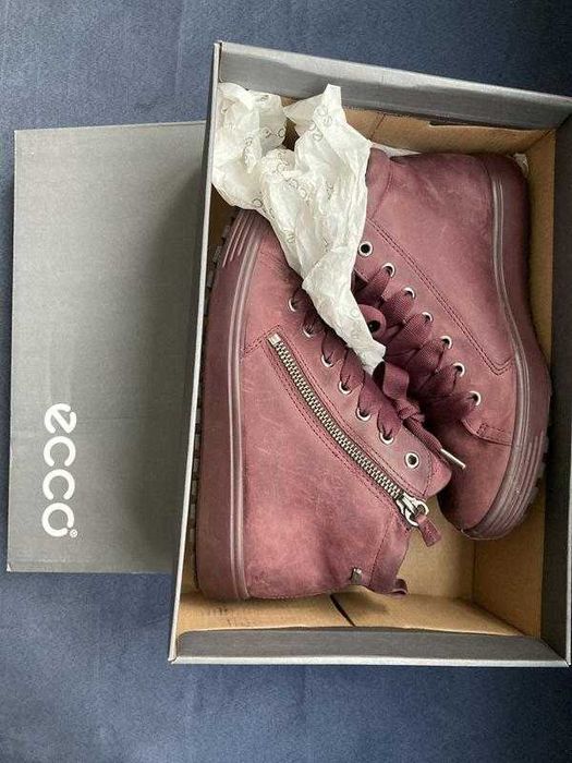 Продам жіночі зимові черевики ессо