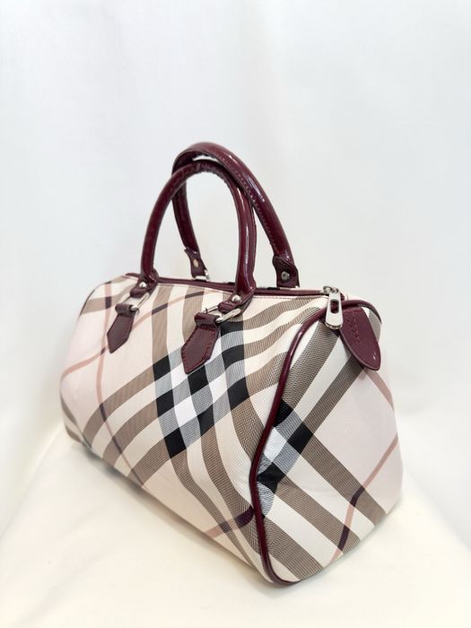 Сумка Burberry. Стильна сумка в характерну клітинку.