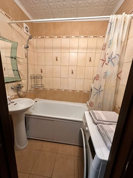 Квартира 2-х кімнатна подобово 1500 від . Світло та інтернет є завжди.