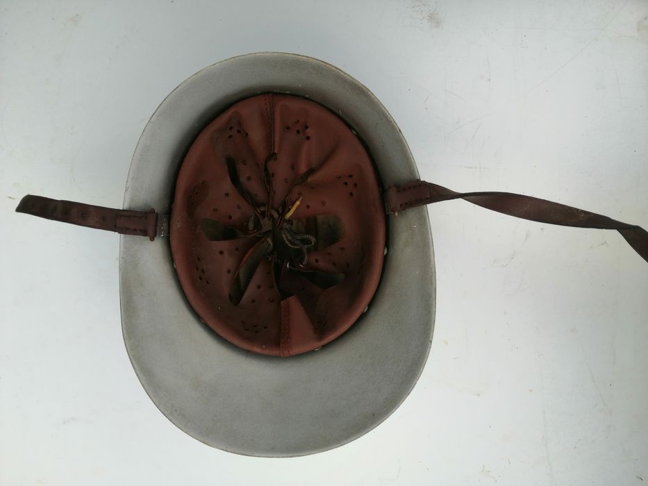 Sprzedam kask strażacki.