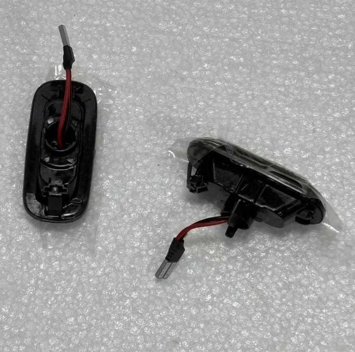 Повторители поворотов диодные ( Черные - Led ) AUDI