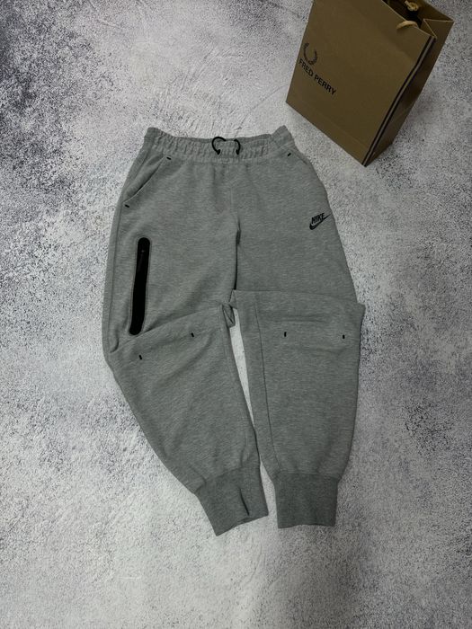 Сірі Штани Nike Tech Fleece S
