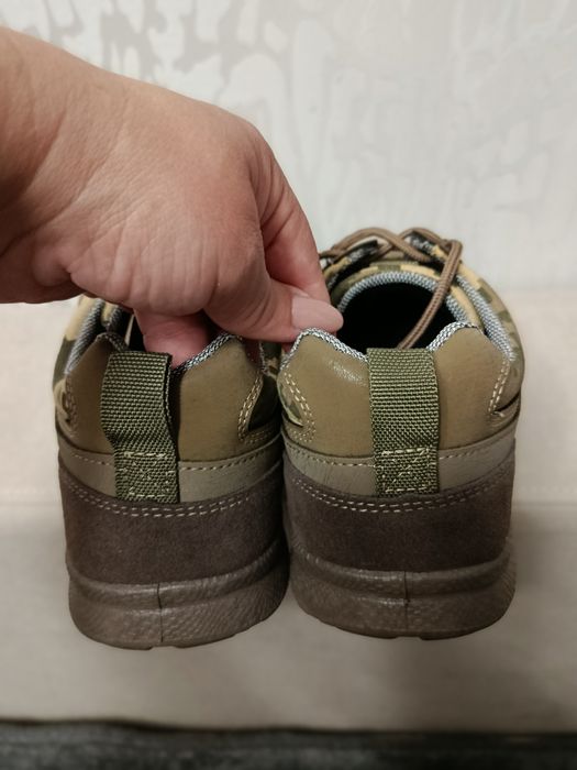 Чоловічі кросівки 45 розміру