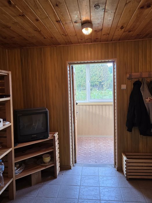 Продається затишна  дача газом,банею та лісом поруч.