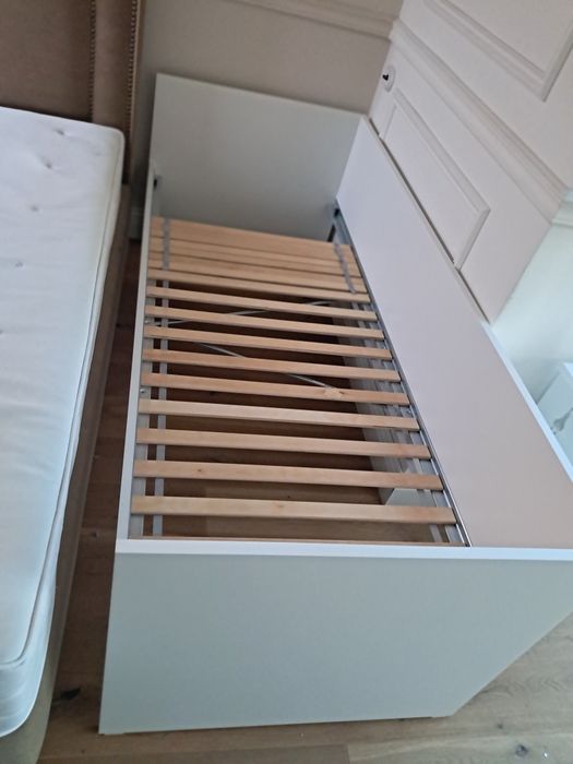 Łóżko       ikea