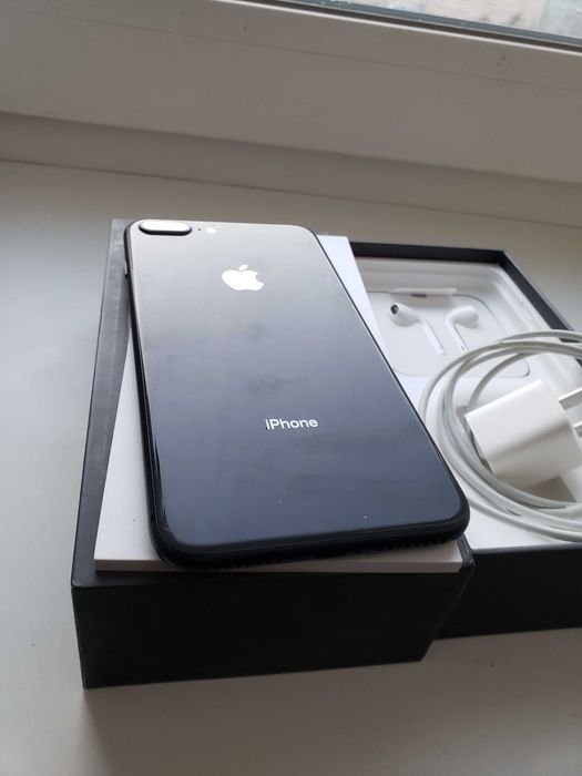 iPhone 8 plus 64gb ідеальний стан комплект