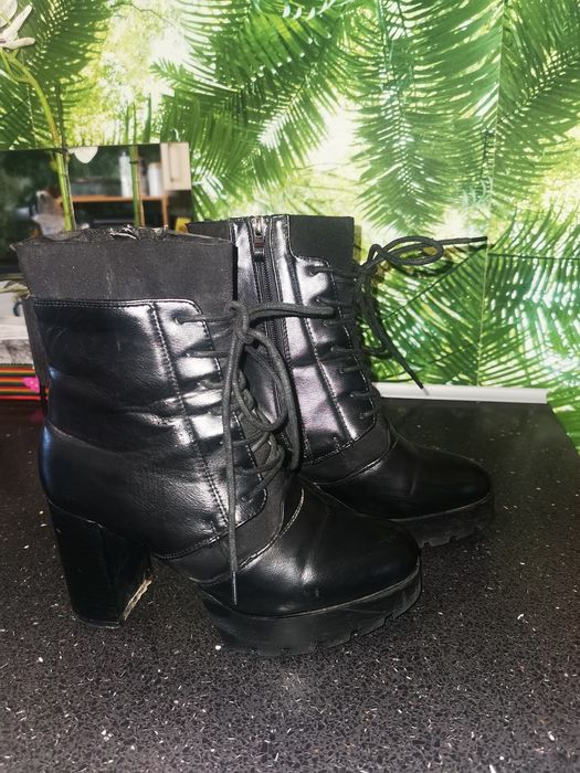 Botki jesienne na słupku roz. 36