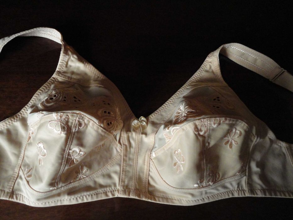 Бюстгальтер лифчик бежевого цвета, размер 40DD