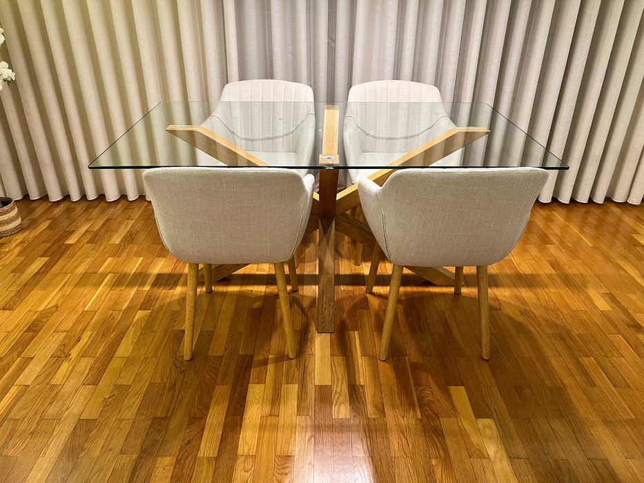 Conjunto Mesa de Jantar + Cadeiras