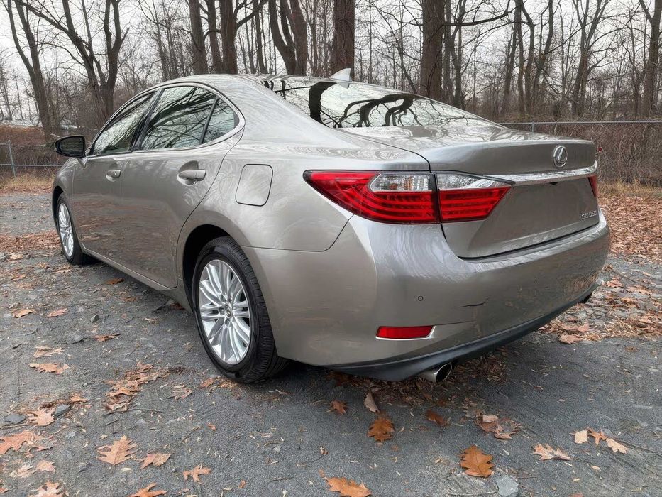 Lexus ES 350      2015