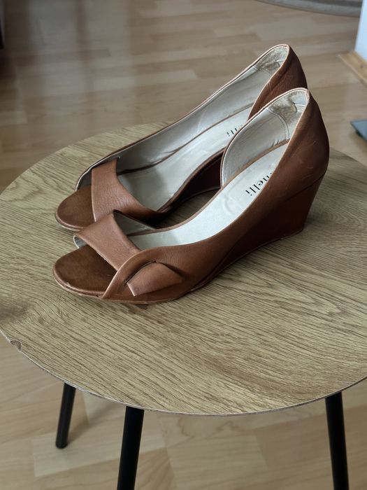 Туфлі на танкетці