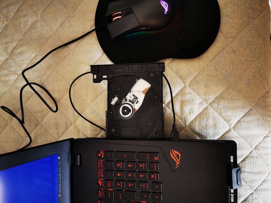 Portátil ASUS rog+ mala transporte+ rato asus