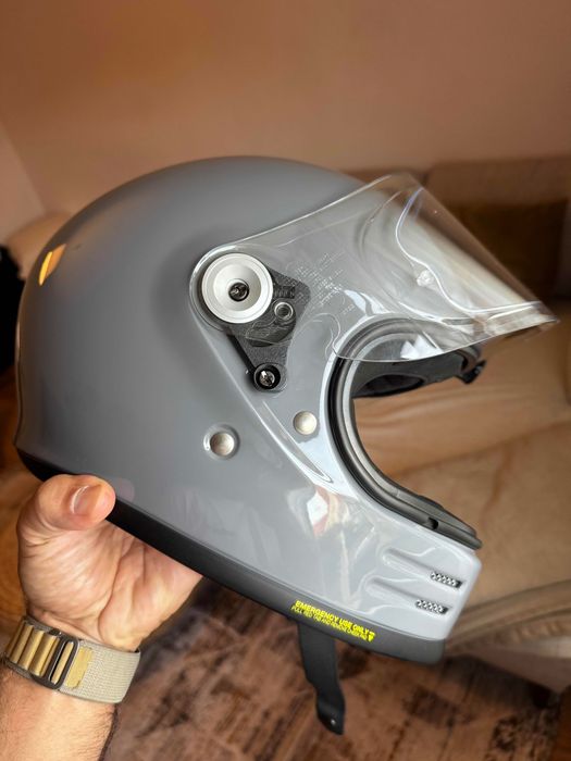 Capacete Shoei e intercomunicador
