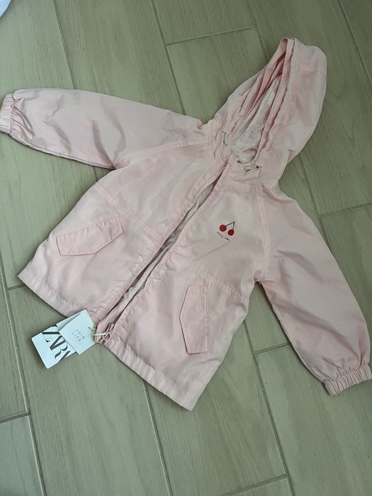Нова куртка  ( вітровка) zara 98 розмір 2-3 роки