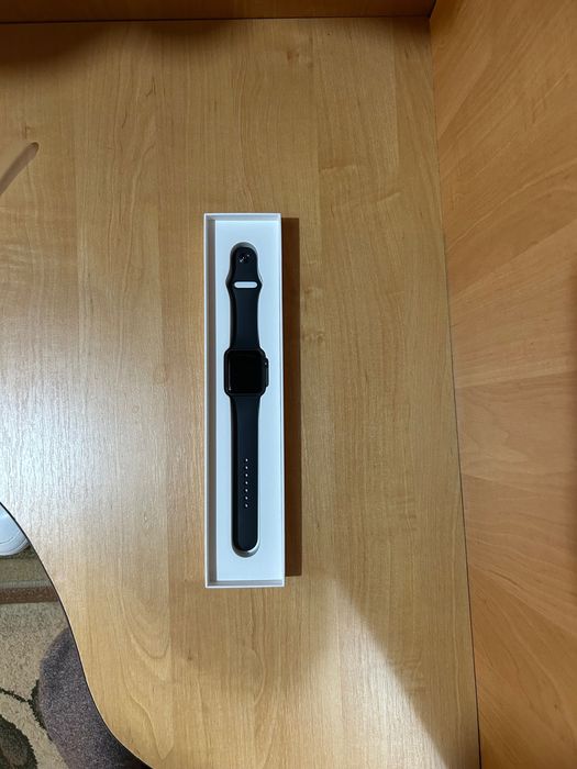 Apple Watch 3 (42mm) + 3 ремешка + защита.