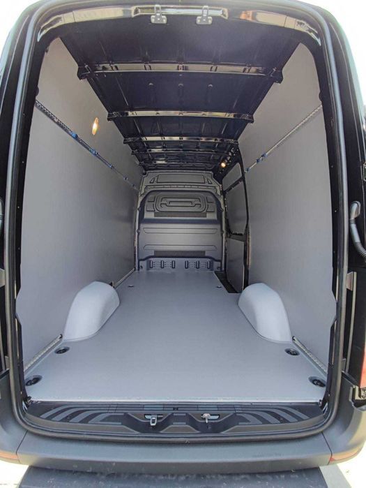 MB Sprinter L3H2 Zabudowa busa przestrzeni ładunkowej w samochodzie