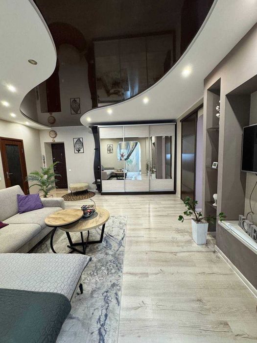 Простора 2-кімнатна квартира на Буковинській в новому будинку