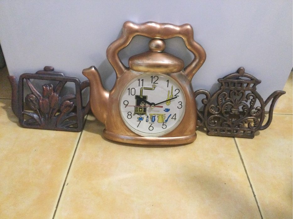 Продам настенные часы.