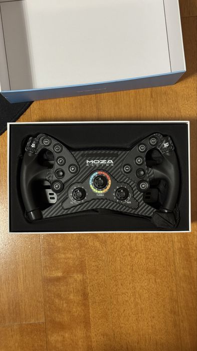 Moza R9 + Volante Moza KS + Pedais Fanatec CSL LC
