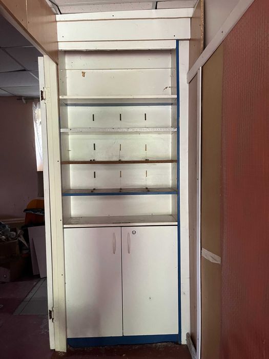 Шкафчики та полка