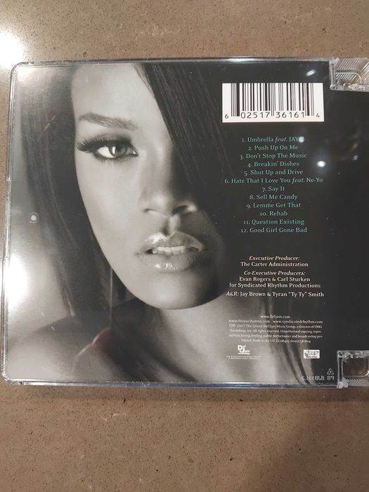 Rihanna em cd novo
