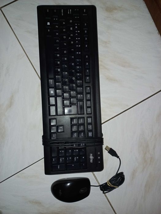Computador Fujitsu fixo + monitor