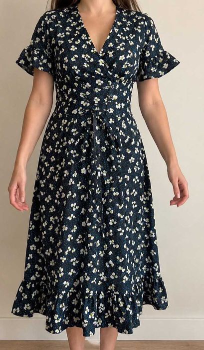 Sukienka mini PrettyLittleThing z metką granatowa w kwiaty S/36