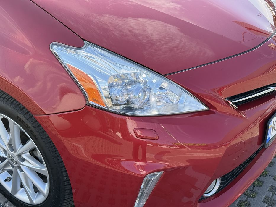 Toyota Prius V 2013