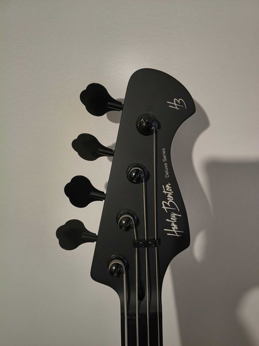 Contra Baixo Harley Benton PJ-4 SBK Deluxe Series quase novo pouco uso