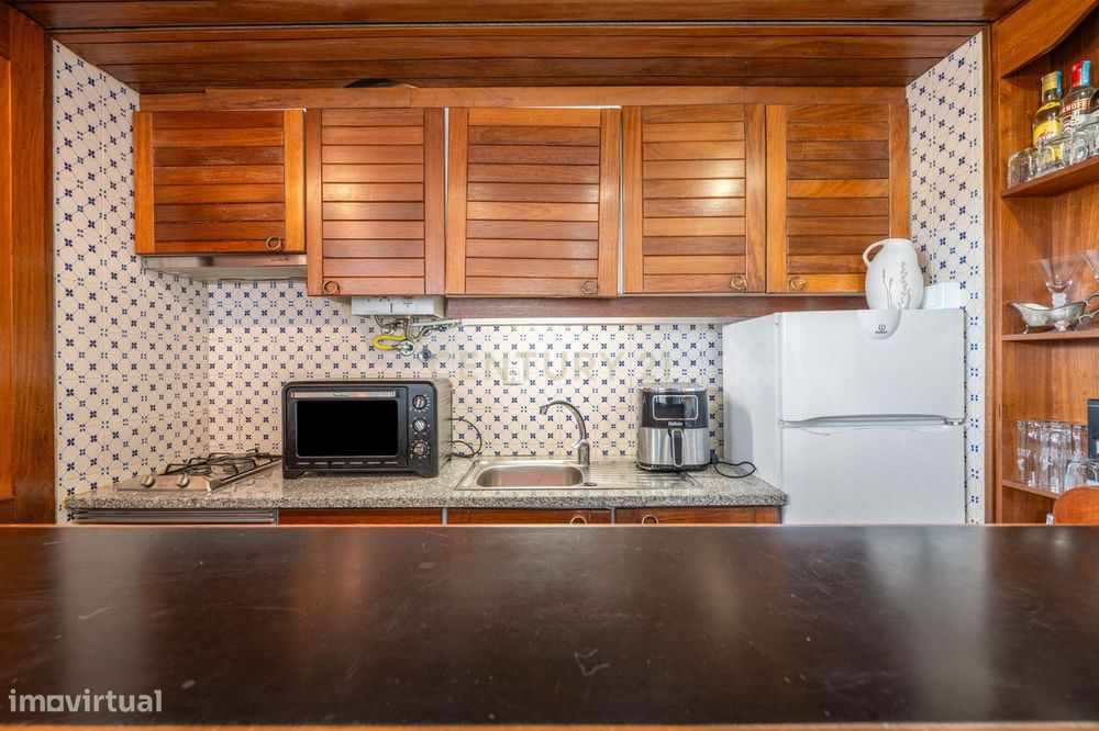 Apartamento T1 com varandas e vista mar no Parque das Amendoeiras — Vi