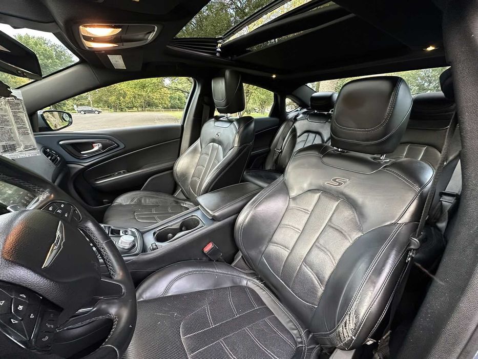 Chrysler 200 S      2015