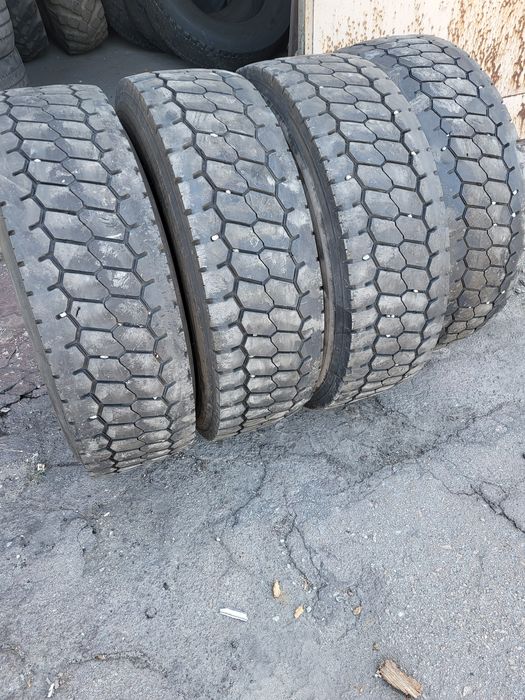 Шини б/у 285/70R19.5