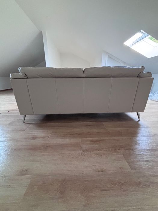 Sofá 3 lugares + Puff cinza claro Divani & Divani