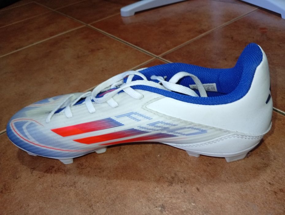 Adidas F50 chuteiras do futebol
