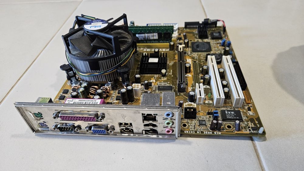 Kit Motherboard Processador e Memoria Pentium 4
