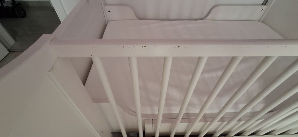 Berço para bebé de grades