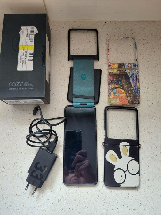 Telefon Motorola razu 40 ultra