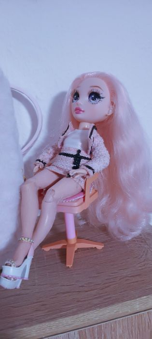 Лялька Rainbow High Белла Паркер