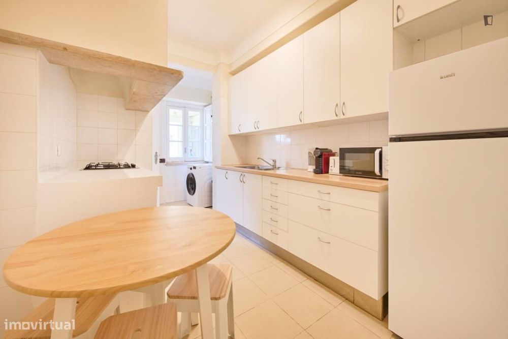 Quarto - localizado em Arroios Lisbon