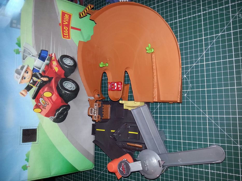 Disney Pixar Cars Micro Drifters wyrzutnia tor Radiator Springs Drift