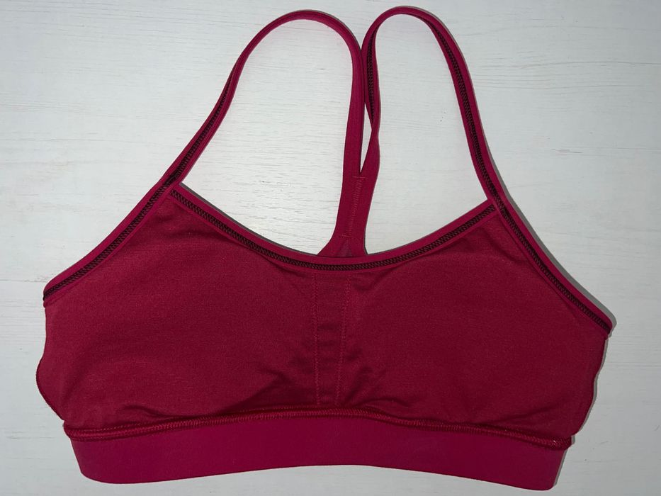 Топ Lululemon малинового кольору