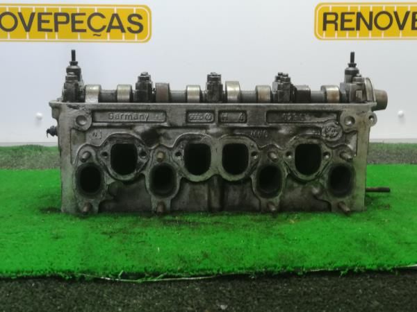 Colaça / cabeça do motor VOLKSWAGEN Passat (3B2)
