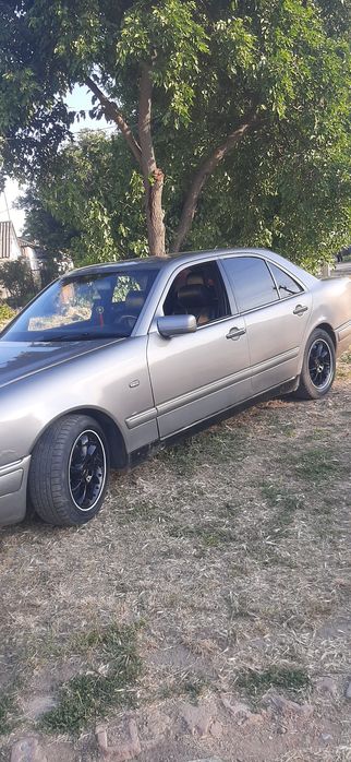 Мерседес  Е210 в продажі
