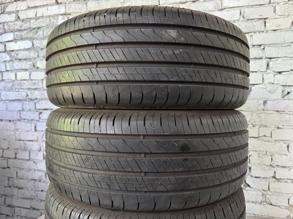 Майже нові літні шини Goodyear 215/50 R17