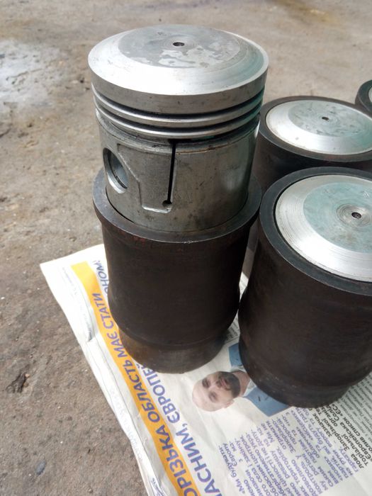 Продам поршневую на москвич