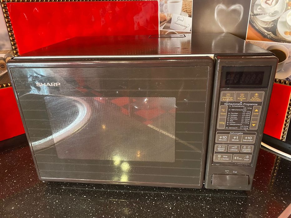 Мікрохвильова піч Sharp