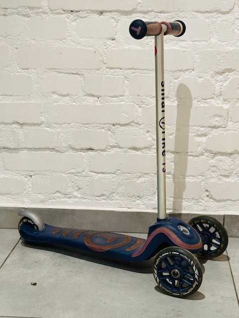 Hulajnoga trzykołowa. Duże koła.