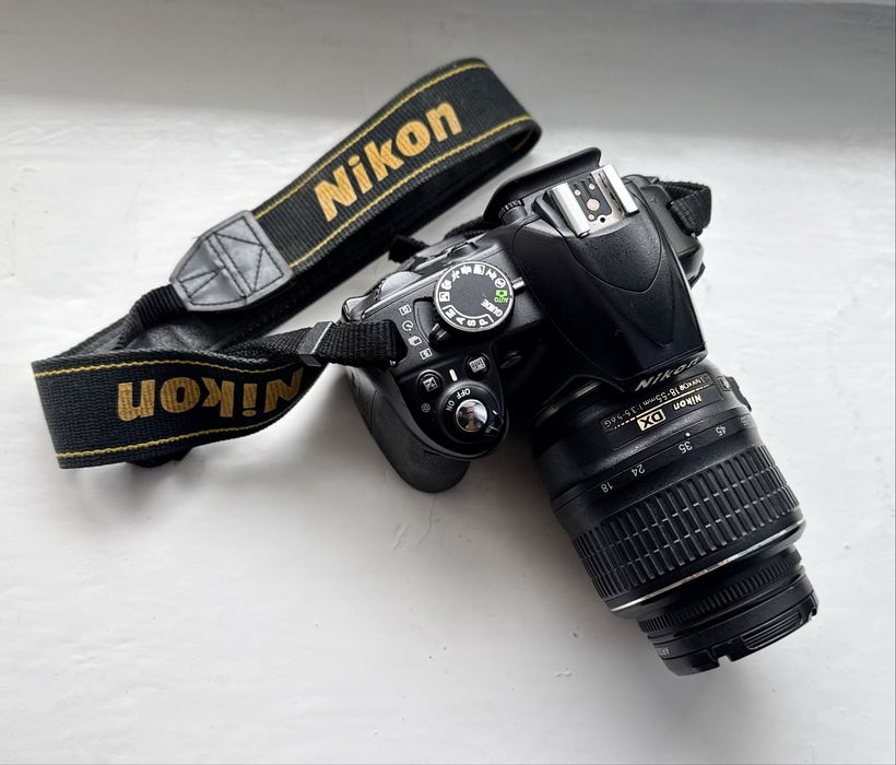 Продам Nikon D3100 + об’єктив 18–55 мм, новий акумулятор