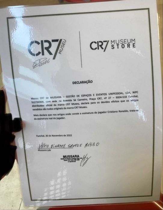 Bola autografada CR7+Certificado de oficialidade e Foto plastificadas