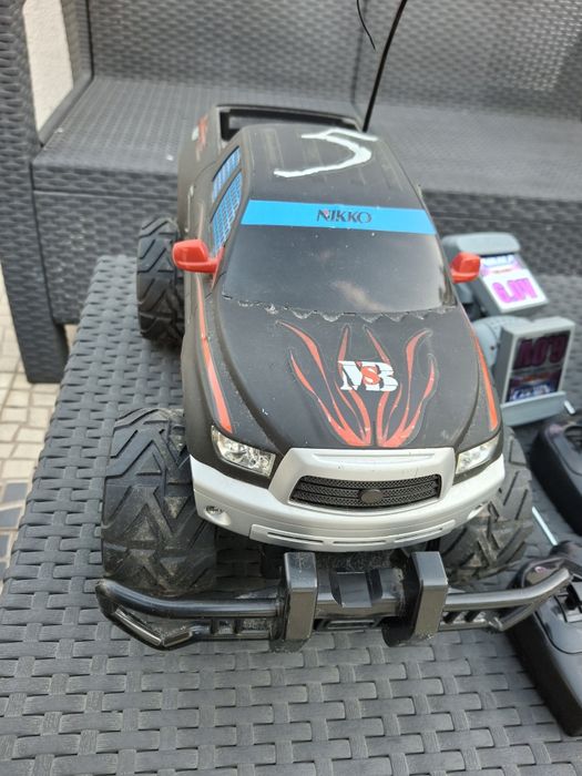 2 carros telecomandados Nikko de 6.0V.
